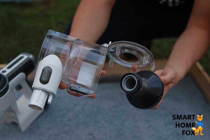 Cleaning the dirt container